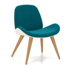 Designstoel Tilkka met houten poten voor ontvangst en wachtruimtes